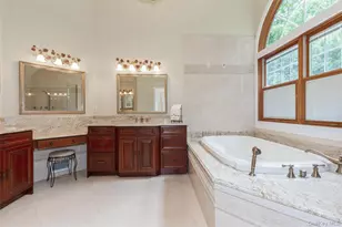 48 River Heights Dr, Smithtown, NY 11787 - Photo 14