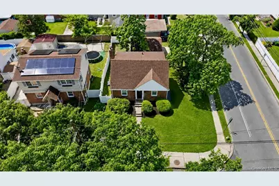 646 Macon Place, Uniondale, NY 11553 - Photo 2