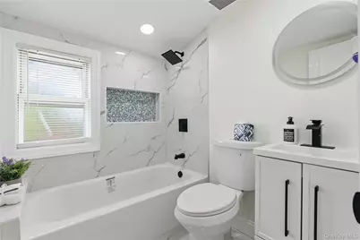 646 Macon Place, Uniondale, NY 11553 - Photo 16