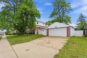 646 Macon Pl, Uniondale, NY 11553 - Photo 20