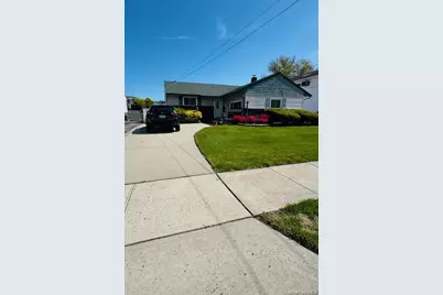 10 Schley Avenue, Lindenhurst, NY 11757 - Photo 2