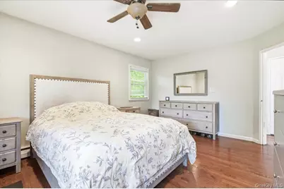 2466 New York New York Avenue, Melville, NY 11747 - Photo 30