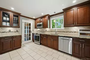 17 Pauchogue Ave, East Islip, NY 11730 - Photo 8