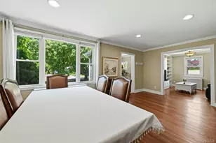 17 Pauchogue Ave, East Islip, NY 11730 - Photo 6