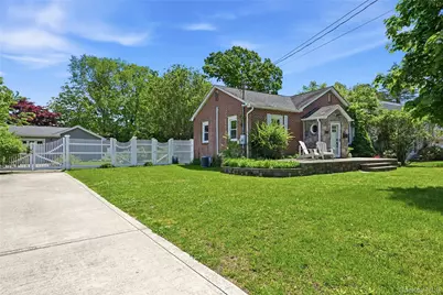 17 Pauchogue Avenue, East Islip, NY 11730 - Photo 2
