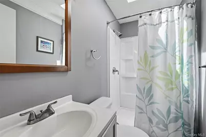 17 Pauchogue Avenue, East Islip, NY 11730 - Photo 28