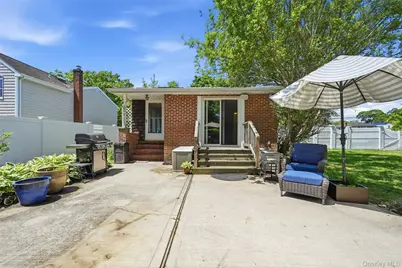 17 Pauchogue Avenue, East Islip, NY 11730 - Photo 24