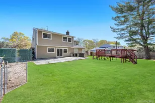 8 Grand Canyon Ln, Coram, NY 11727 - Photo 2