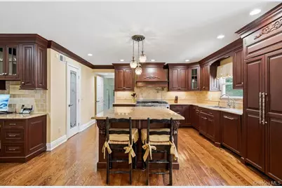119 Plainview Road, Woodbury, NY 11797 - Photo 18