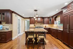 119 Plainview Rd, Woodbury, NY 11797 - Photo 18