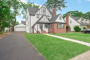 45 Edgewood Rd, Rockville Centre, NY 11570 - Photo 24