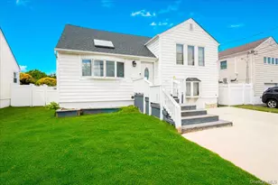 52 Martha St, Freeport, NY 11520 - Photo 2
