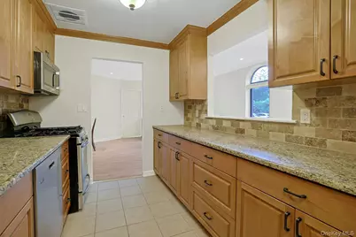 100 Chateau Lane #8, Hawthorne, NY 10532 - Photo 10