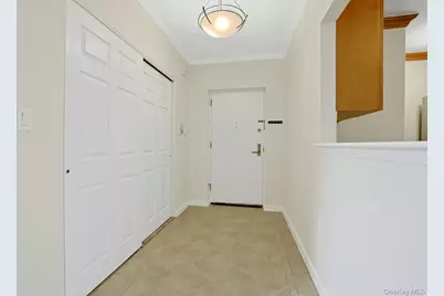 100 Chateau Lane #8, Hawthorne, NY 10532 - Photo 4