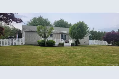 312 Riley Avenue, Calverton, NY 11933 - Photo 20