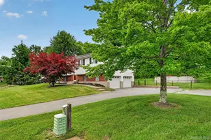 76 Maureen Dr, Middletown, NY 10940 - Photo 2
