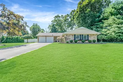 80 Sycamore Circle, Stony Brook, NY 11790 - Photo 2