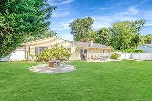 80 Sycamore Cir, Stony Brook, NY 11790 - Photo 18