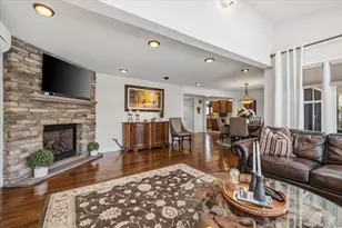 41 Jefferson Pl, Massapequa, NY 11758 - Photo 16