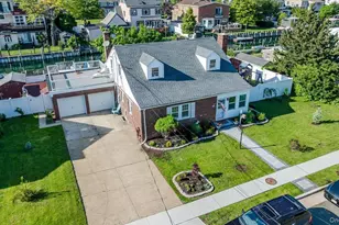 48 W 3rd St, Freeport, NY 11520 - Photo 38