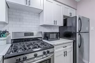 56 Edwards St, Roslyn Heights, NY 11577 - Photo 10