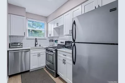 56 Edwards Street #2B, Roslyn Heights, NY 11577 - Photo 8