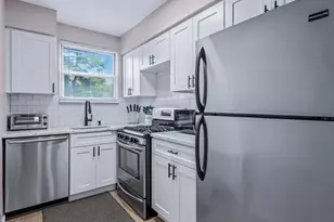 56 Edwards St, Roslyn Heights, NY 11577 - Photo 8