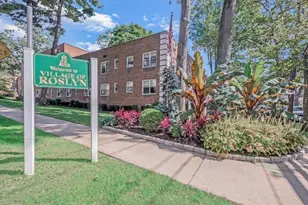 56 Edwards St, Roslyn Heights, NY 11577 - Photo 20
