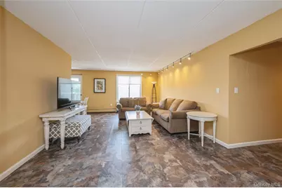 135 Post Avenue #4C, Westbury, NY 11590 - Photo 2