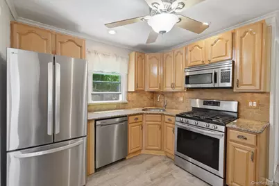 38 Argyle Drive, Shirley, NY 11967 - Photo 6