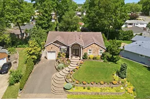 9 Robert Cir, Syosset, NY 11791 - Photo 26