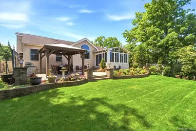 9 Robert Circle, Syosset, NY 11791 - Photo 24