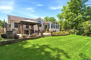 9 Robert Cir, Syosset, NY 11791 - Photo 24