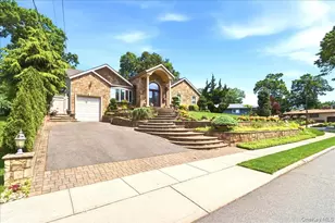 9 Robert Cir, Syosset, NY 11791 - Photo 2
