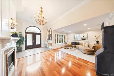 9 Robert Circle, Syosset, NY 11791 - Photo 4