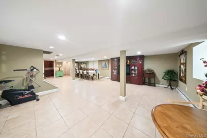 9 Robert Circle, Syosset, NY 11791 - Photo 18