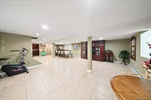 9 Robert Cir, Syosset, NY 11791 - Photo 18