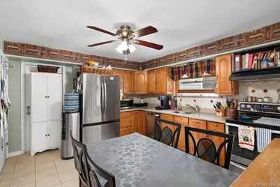 1400 Wagner Street, Wantagh, NY 11793 - Photo 6