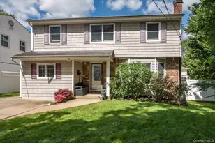 1400 Wagner St, Wantagh, NY 11793 - Photo 2