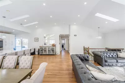 7 Dunhill Road, Manhasset Hills, NY 11040 - Photo 16