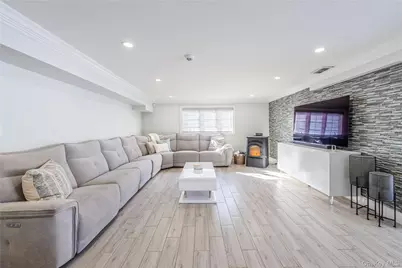 7 Dunhill Road, Manhasset Hills, NY 11040 - Photo 26