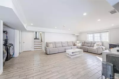 7 Dunhill Road, Manhasset Hills, NY 11040 - Photo 28