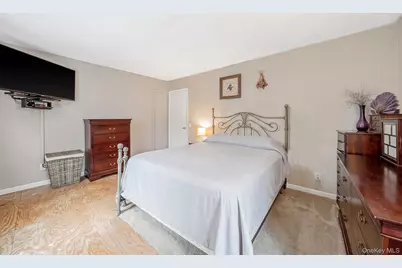 489 Carnation Drive, Shirley, NY 11967 - Photo 10