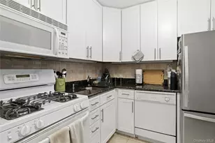 337 E 50th St, New York, NY 10022 - Photo 6