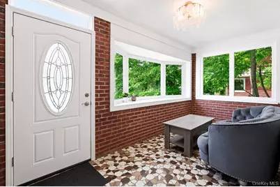 27 Alice Court, East Rockaway, NY 11518 - Photo 2