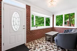 27 Alice Ct, East Rockaway, NY 11518 - Photo 2