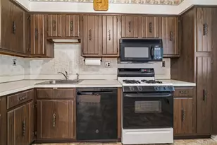 35 Milford Ln, Suffern, NY 10901 - Photo 6