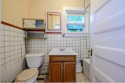 299 Tompkins Avenue, Yonkers, NY 10703 - Photo 10