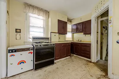 299 Tompkins Avenue, Yonkers, NY 10703 - Photo 14