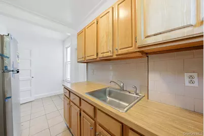 261 E 239th Street, Bronx, NY 10470 - Photo 18